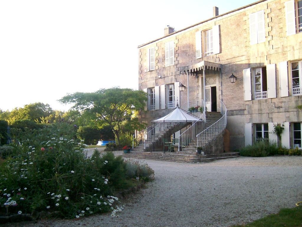 Bed and Breakfast Manoir Angle Blanzay-sur-Boutonne Экстерьер фото